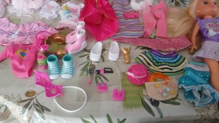 Set di accessori per bambola con vestiti e scarpe