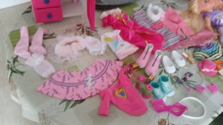 Set di accessori per bambola con vestiti e scarpe