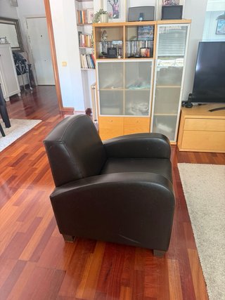 Butaca de salón de piel negra