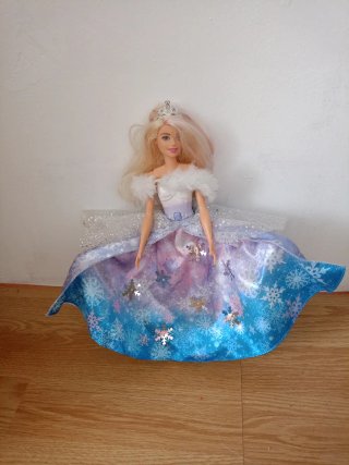 Muñeca Barbie Vestido Invierno Princesa