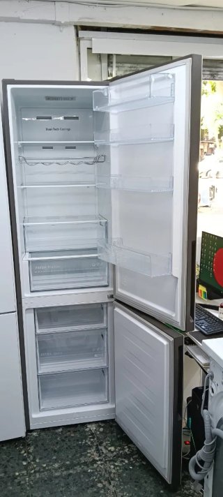 NEVERA COMBI HISENSE NO FROST PUERTA DE CRISTAL