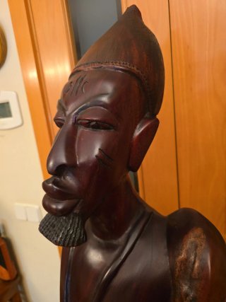 Figura Africana de Ébano Tallada
