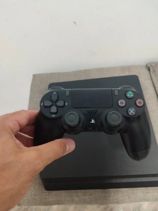 Consola PS4 Slim Negra + Mando