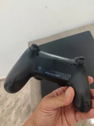 Consola PS4 Slim Negra + Mando