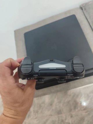 Consola PS4 Slim Negra + Mando