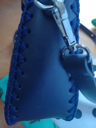 Borsa fatta a mano blu filo e pelle