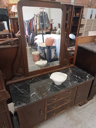 Conjunto dormitorio clásico elegante