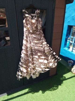 Vestido de fiesta beige y multicolor