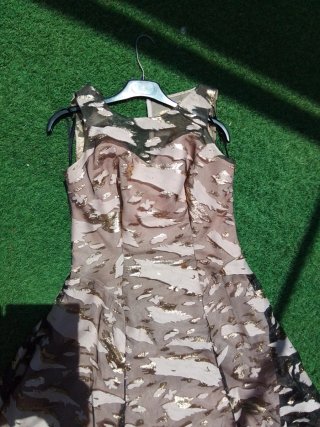 Vestido de fiesta beige y multicolor