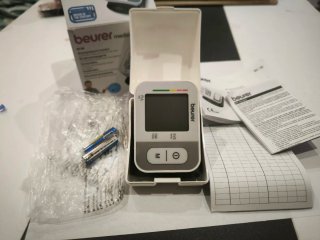Tensiómetro Beurer con estuche y pilas