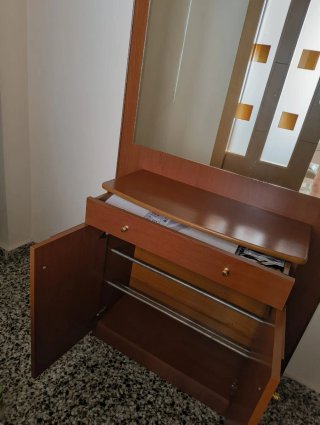 Zapatero de entrada con espejo
