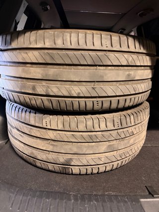 Neumático Michelin 215/50 R18 92W