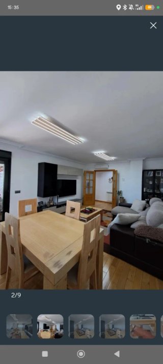 Escritorio de madera y blanco
