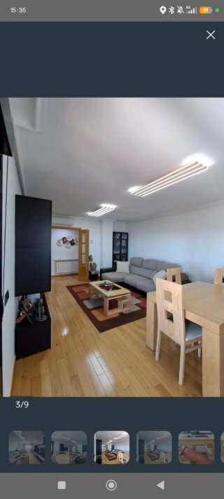 Escritorio de madera y blanco