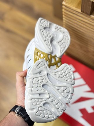 Zapatillas Adidas Blancas y Doradas