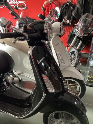 Vespa Primavera 125S Scooter Automática