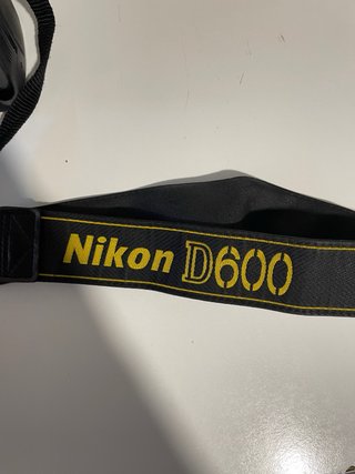 Nikon D600 + Objetivo Nikkor 50mm + Accesorios