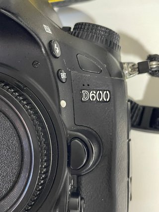 Nikon D600 + Objetivo Nikkor 50mm + Accesorios