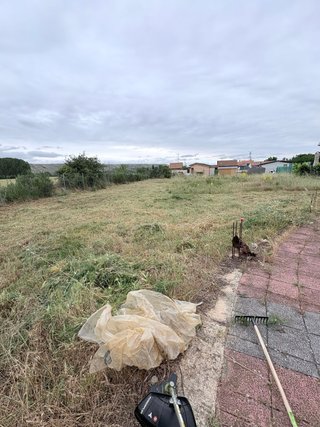 Finca urbanizable con agua y luz metida