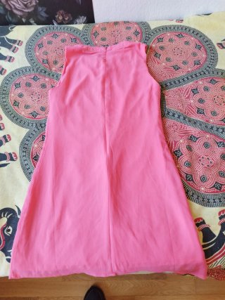Vestido rosa con estampado de calavera