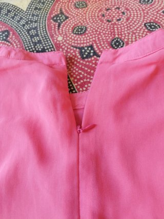 Vestido rosa con estampado de calavera