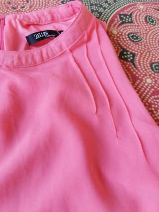 Vestido rosa con estampado de calavera