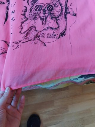 Vestido rosa con estampado de calavera