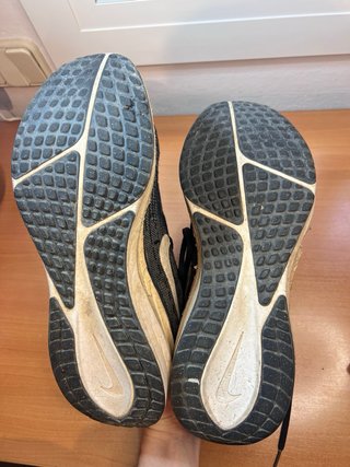 Nike Vomero 17 Negras Talla 42