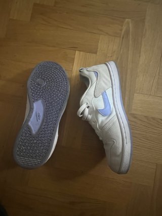 Zapatillas Nike Mujer Blancas y Moradas