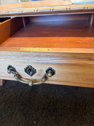 Scrivania in legno massello restaurata