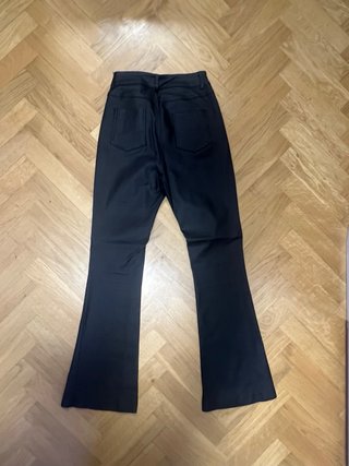 Pantalón de cuero negro mujer