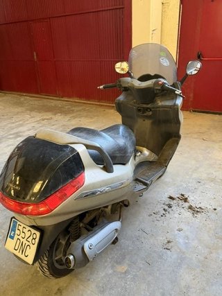 Piaggio X8 125cc Maxi Scooter Gris/Plata