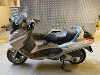 Piaggio X8 125cc Maxi Scooter Gris/Plata