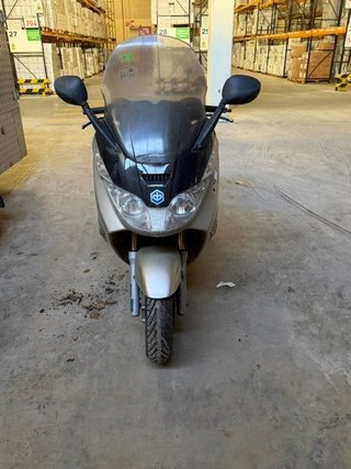 Piaggio X8 125cc Maxi Scooter Gris/Plata