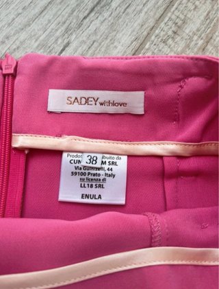 Gonna stretta rosa con cintura