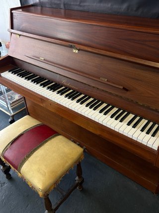 Piano de pared madera Bachmann