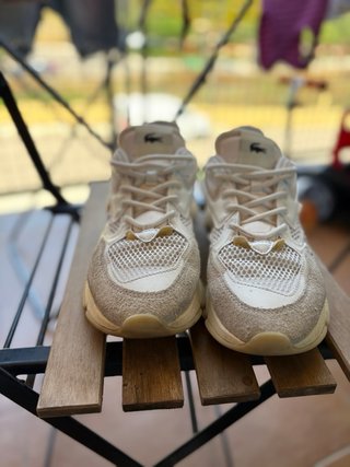 Zapatillas Lacoste Beige y Blancas