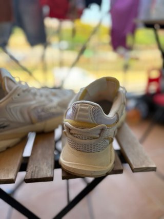 Zapatillas Lacoste Beige y Blancas