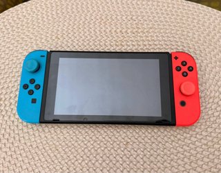 Nintendo Switch + 6 Giochi e Accessori