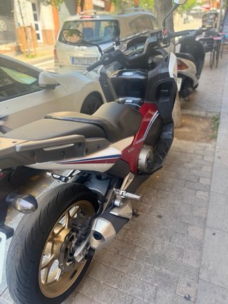 Honda Integra 750S 2014 Maxi Scooter Roja y Blanca