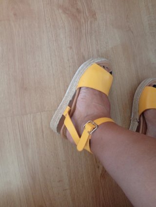 Sandalias amarillas
