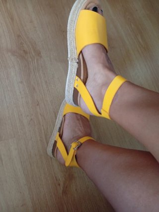 Sandalias amarillas