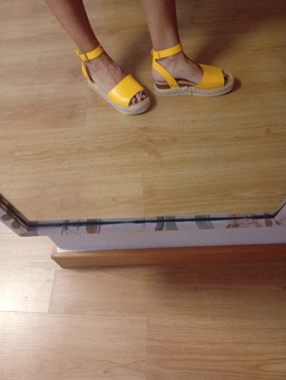 Sandalias amarillas