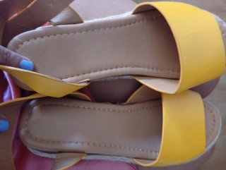 Sandalias amarillas