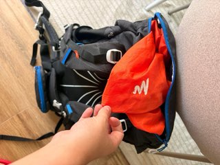 Mochila Quechua 30L Negra y Azul