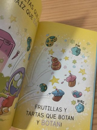 Pasteles voladores de colores /Jamie Lee's Birt...