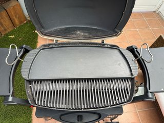 Barbacoa Weber Q200, mesa, plancha y funda Weber