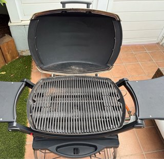 Barbacoa Weber Q200, mesa, plancha y funda Weber