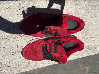 Scarpe da corsa Nike rosse e nere