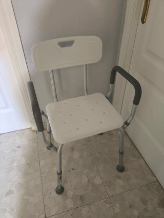 Silla de ducha con respaldo y reposabrazos